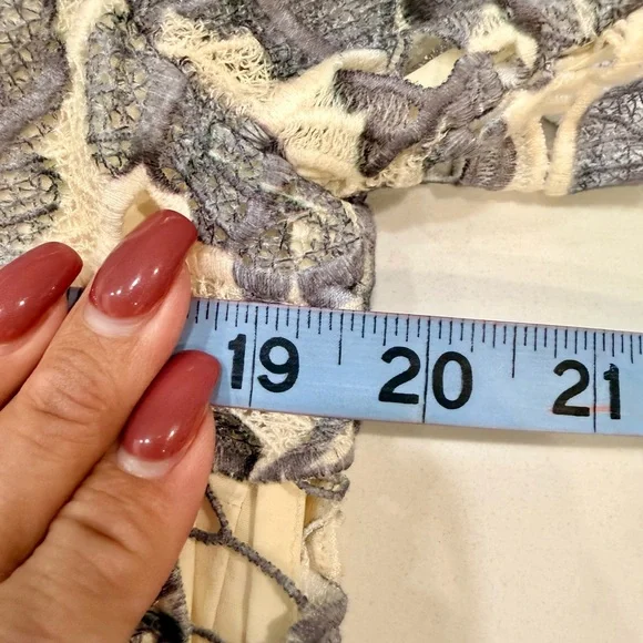 EUC Tory Burch Ian Guipure Lace Top – Size 10 - Picture 9 of 10